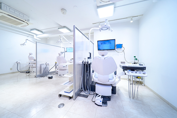 中野新橋デンタルクリニック 中野区 丁寧な診査・診断を行い、わかりやすい説明を心がける