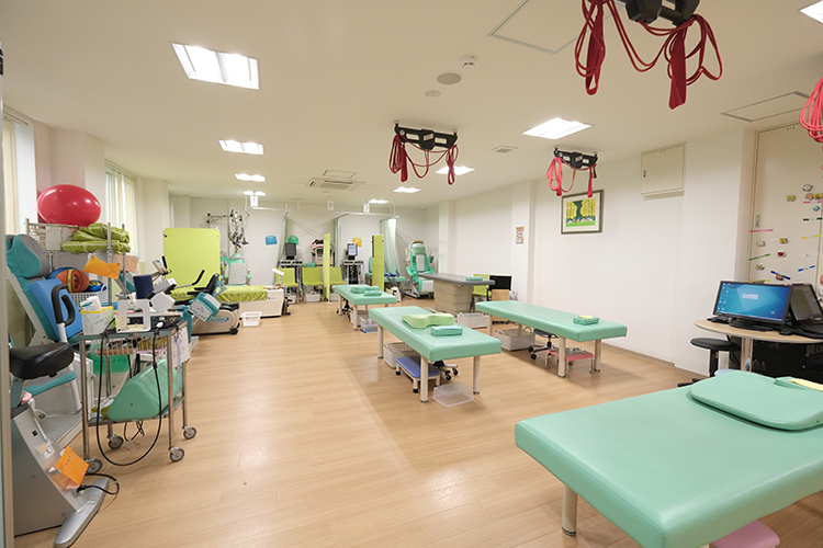 健彰会クリニック 整形外科リウマチ科 茨木市 2つのリハビリテーション室を備えている