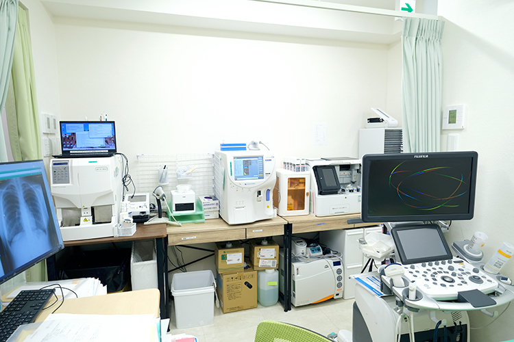 お茶の水橋交番横クリニック 千代田区 各種検査に柔軟に対応できるよう、機器が充実している