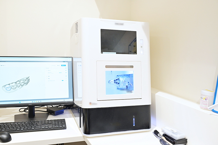 うえさか歯科・矯正歯科 箕面市 3Dプリンターを導入。幅広い診療に対応