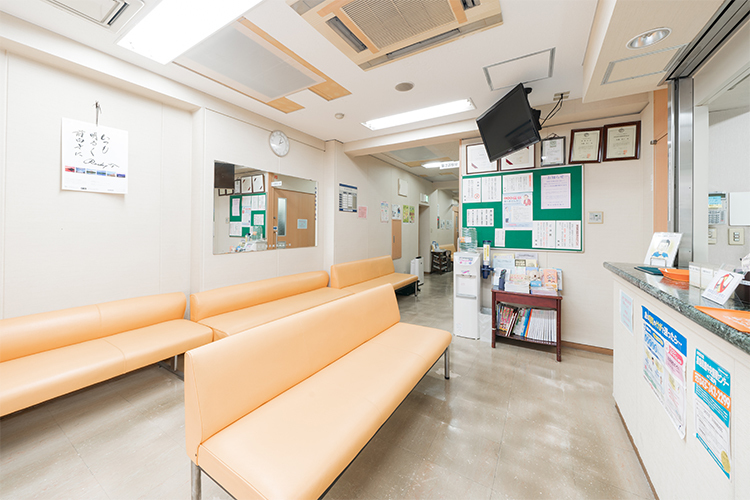 内藤外科胃腸科医院 横浜市港北区 患者には、常にわかりやすく丁寧な説明を心がけている