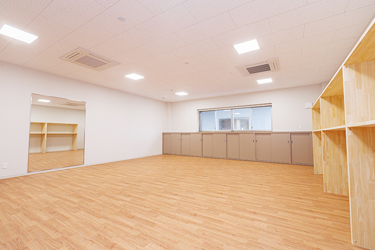 こぐま学園診療所 小郡市 広々としたリハビリテーション室がある