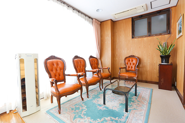 本所歯科 墨田区 広々として落ち着いた雰囲気の院内