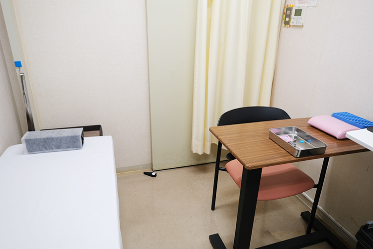 慈友クリニック 新宿区 患者一人ひとりが安心して治療に臨めるよう配慮された環境