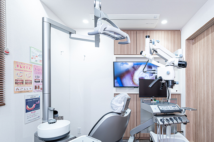 むとべデンタルオフィス 福津市 マイクロスコープなど先進の機器を導入し、精密な治療を提供