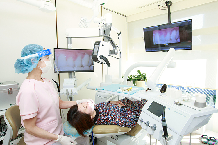 デンタルサロン麹町 千代田区 マイクロスコープを導入。より詳細に患部を確認できる