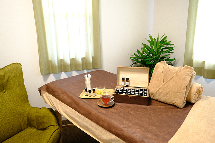 芥川バースクリニック 川崎市麻生区 ヘアメイクやアロマトリートメントなど産後のサービスも提供