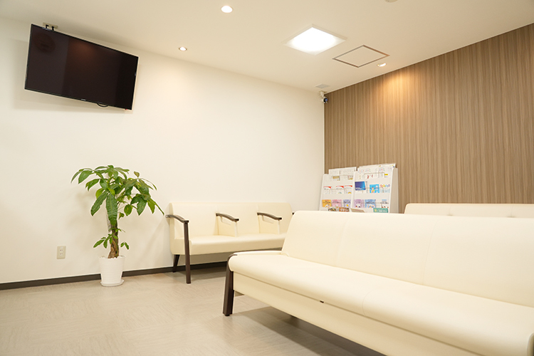 久里浜糖尿病・甲状腺クリニック 横須賀市 清潔感あふれる落ち着いた雰囲気の院内