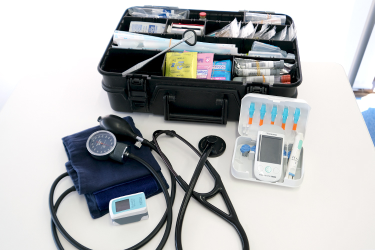 北里大学前ライフクリニック 相模原市南区 診療に使用する機器や薬剤の取り扱いに細心の注意を払う