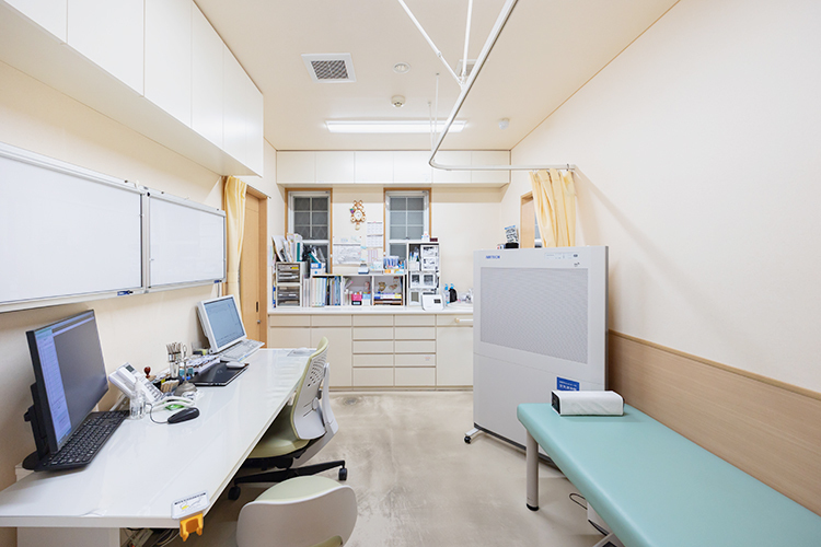こじま内科小児科クリニック 名古屋市瑞穂区 先生が親身に向き合ってくれる診察室