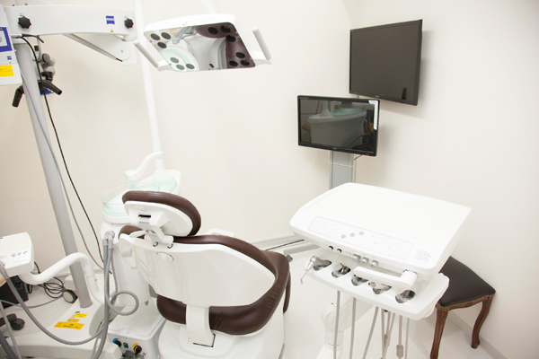 山田歯科成瀬クリニック 町田市 山田院長をはじめ、歯周病専門の歯科医師がそろう