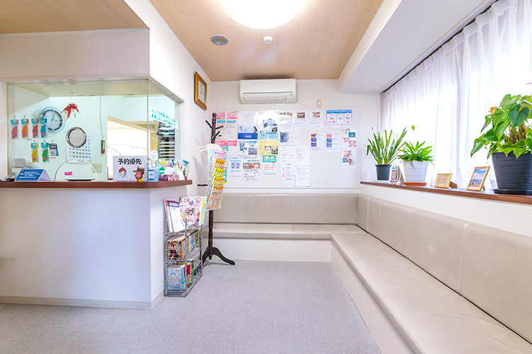 光山歯科医院 広島市中区 清潔感のある待合室