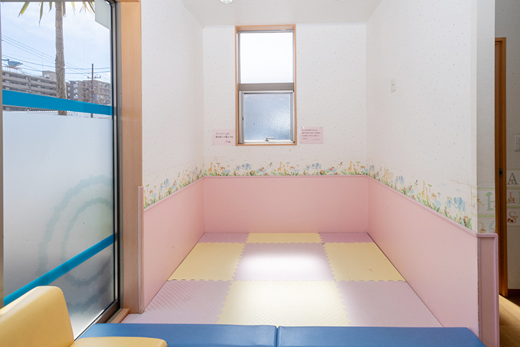 こっここどもクリニック 海老名市 キッズスペースも完備