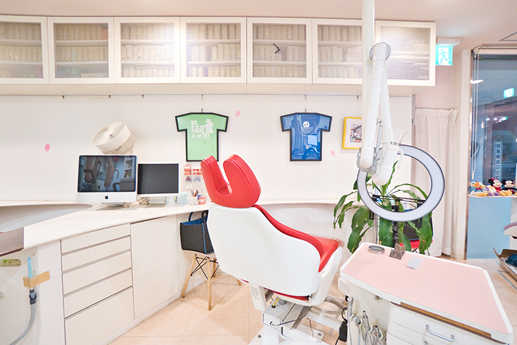 スマイルプラス矯正歯科 川西市 小さな子どもの恐怖心を軽減する明るい雰囲気の診療室