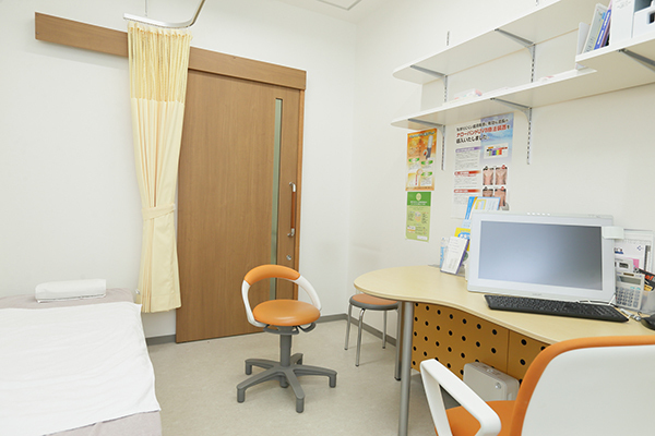 たかはし皮膚科クリニック 尼崎市 患者に寄り添い、しっかり「診る」ことを心がける