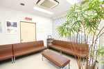 伊東内科医院 千葉市花見川区 明るくゆとりのある待合室