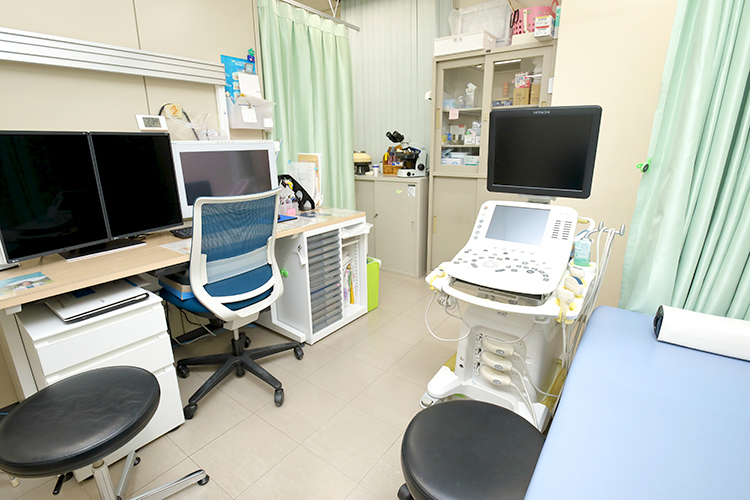 大嶋クリニック 茨木市 大嶋一徳先生、大嶋太郎院長、藤田由佳先生の3人で診療にあたる