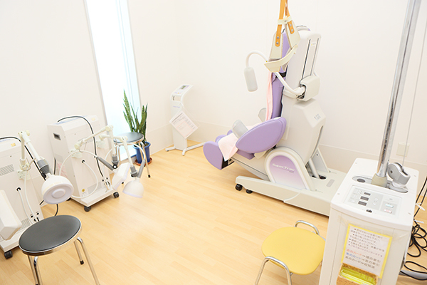 斎藤クリニック 蕨市 2018年に改装した院内は明るく清潔感がある
