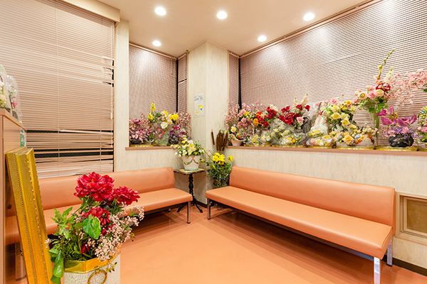 北村医院 大阪市旭区 温かな雰囲気で広々とした待合室