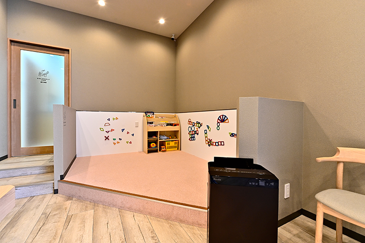 アクロスデンタルオフィス 小平市 キッズスペースがあり子ども連れでも通いやすい