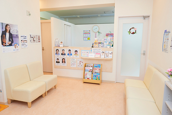 荏田ファミリー歯科・矯正歯科 横浜市青葉区 優しいスタッフが出迎えてくれる