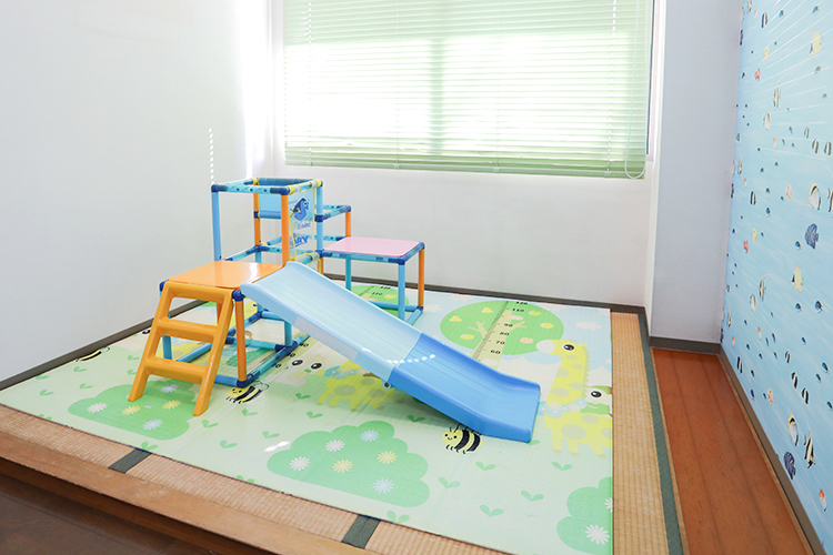 仁科小児科内科医院 倉敷市 小さい子どもが退屈しないよう、キッズスペースを完備