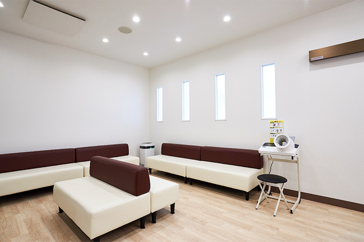 せきもと内科クリニック 千葉市中央区 明るく温かみのある院内で、初めて訪れる人でも安心できる空間