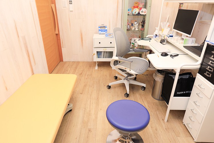 Family Clinic みわた小児科 名古屋市西区 親の診療や子育ての相談にも乗っている