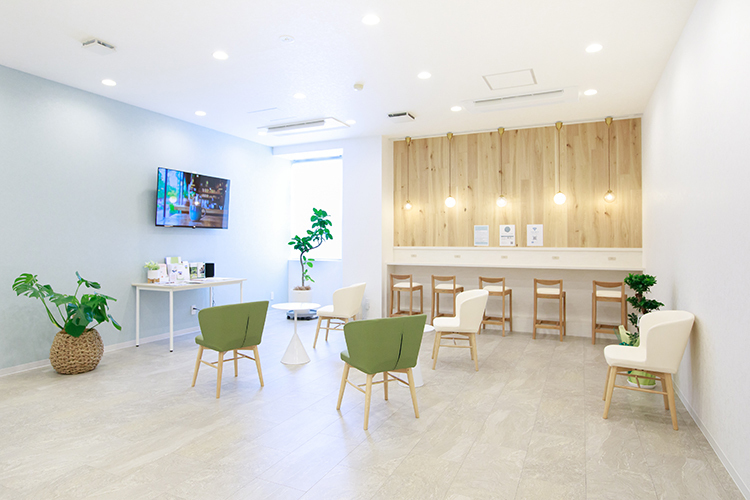 ほとりメンタルクリニック 川口元郷 川口市 周囲を気にせず自分の時間を過ごせるよう配慮された待合スペース