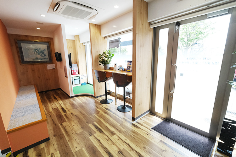豊中少路ANT歯科・矯正歯科 豊中市 ビタミンカラーが特徴の明るい雰囲気の院内