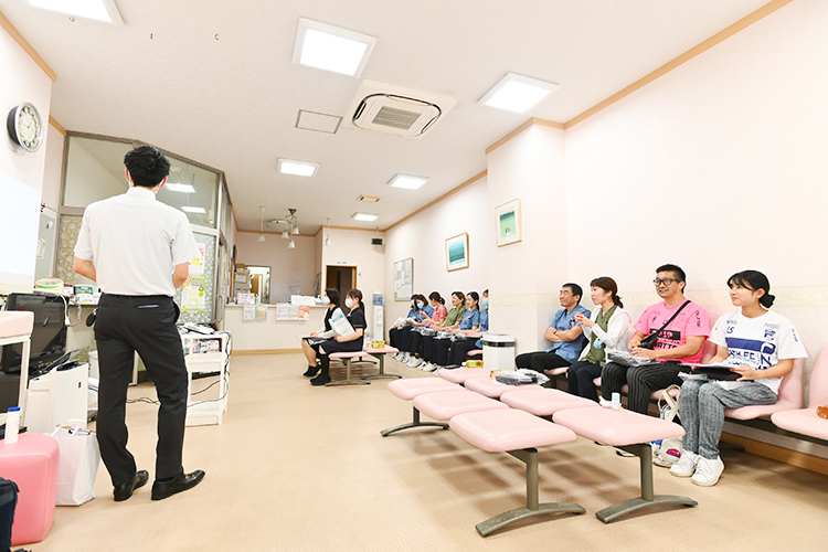 葛が谷つばさクリニック 横浜市都筑区 定期的に勉強会を開催するなど、研鑽を欠かさない