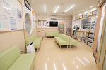 いじち歯科 堺市堺区 明るく清潔感がある広々とした待合