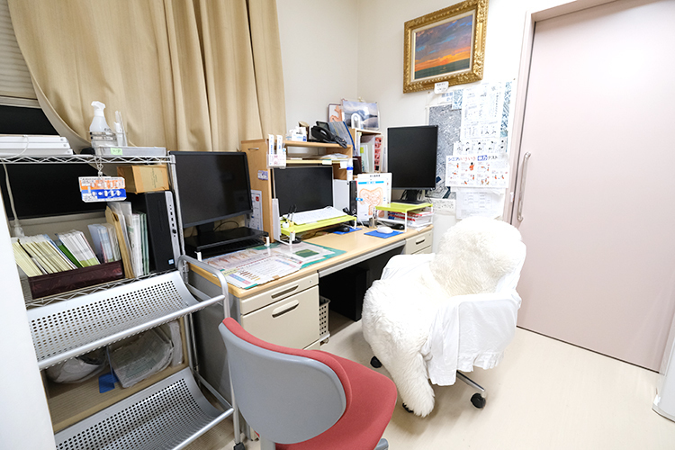 有馬外科胃腸科 千葉市中央区 ゆっくりとわかりやすい説明を心がけている