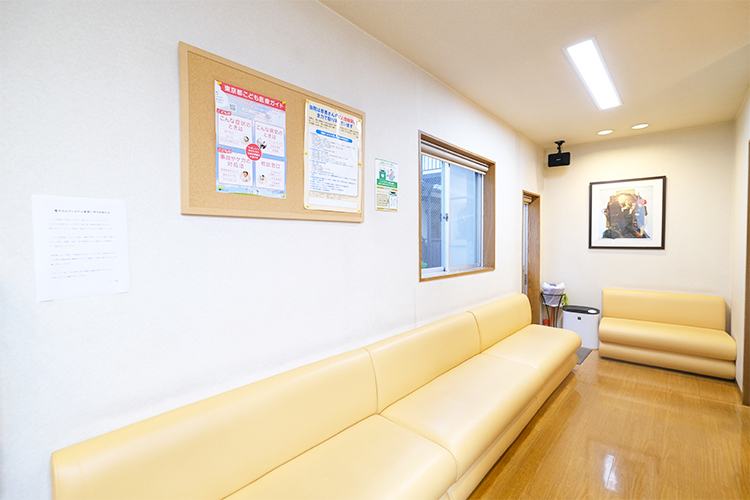 いしい医院 品川区 温かみのある空間づくりで、幅広い患者を迎えている