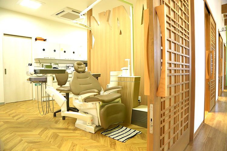 五月町デンタルクリニック 新潟市江南区 個々の入口により、患者同士が出会わないように設計