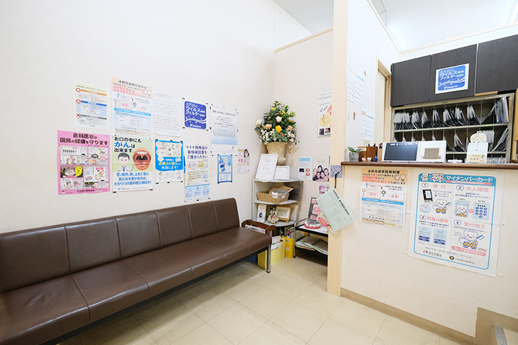 アイワ歯科 千葉市花見川区 植物で彩られた院内は落ち着いた雰囲気
