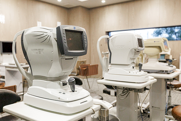 医療法人龍眼科 柳川市 視力や眼圧の測定の機器をはじめ、検査設備をそろえている