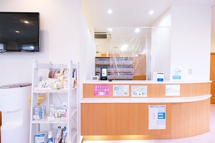 草加デンタルクリニック 草加市 患者一人ひとりに寄り添う、温かみのある受付対応