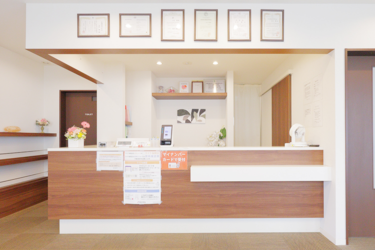 木田クリニック 橿原市 温かみのある落ち着いた受付