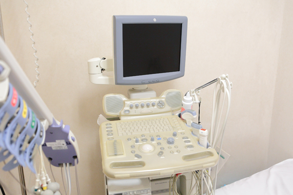 生活習慣病などは専用の機器を用いた定期検診を患者に促す 4