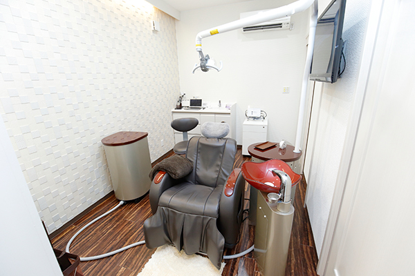 個室の診察室でプライバシーの保護も万全 Cs4