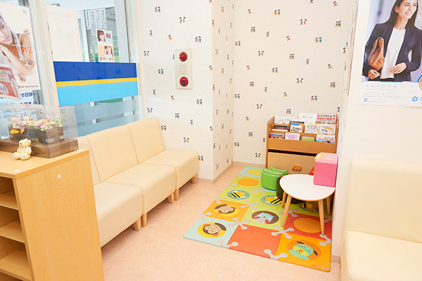 キッズルームで子どもも楽しく待ち時間を過ごせる 4