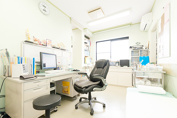 院長は休診日でも電話で対応。医療人としての温かな思いに溢れる C 4