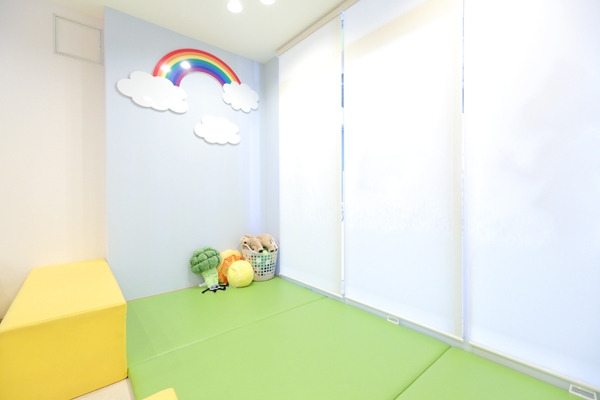 キッズスペースも完備。子連れの母親にとって心強い 4