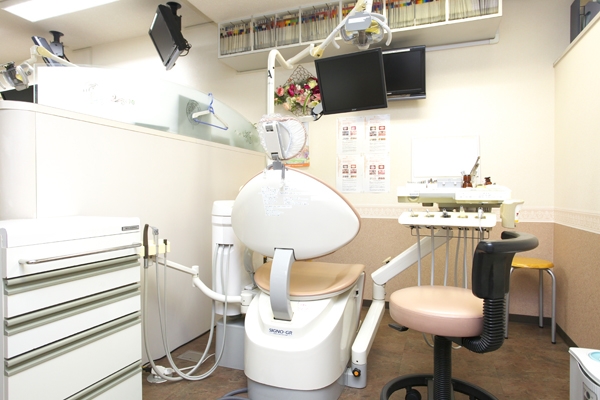 診察室はプライバシーに配慮し、壁で仕切られている 102667 ma 4 1416194755