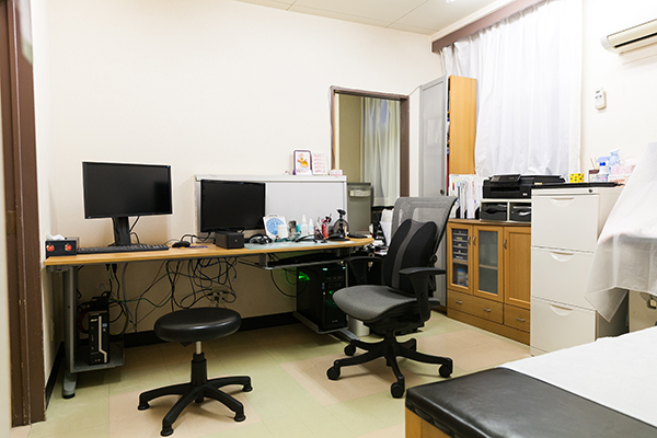 患者との会話を大切に診療を行っている 4