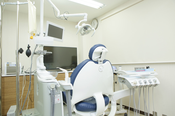 インプラント治療では患者への負担の少ない特殊な治療も可能 4