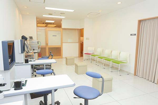 検査室は、清潔で広々としており開放的だ Cs4