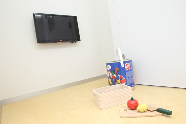 キッズスペースでは遊び道具のほかDVDも見れる 36658 ma 4 1383271182