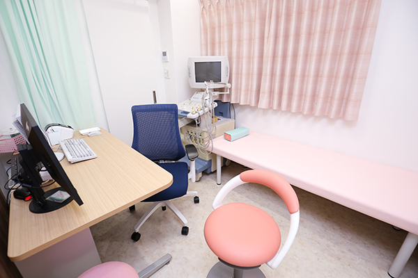 エコー検査室。院内で内視鏡検査を始めとした各種検査に対応可能 4